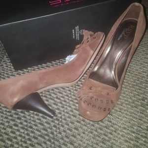 Lt Brown Suede Pumps